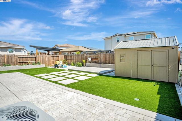 859 Helmsley Dr, Vacaville CA: https://media.crmls.org/mediaz/21fd17ec-038d-4d9b-89cb-71dd2431c45b.jpg