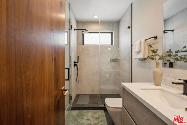 4299 Elmer Avenue, Studio City CA: https://media.crmls.org/mediaz/21fd3baf-c812-4c24-832c-55f11dc1398b.jpg