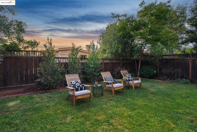 5429 Belgrave Pl., Oakland CA: https://media.crmls.org/mediaz/21fe239e-40f5-4095-8cde-5d95ddb9ac39.jpg