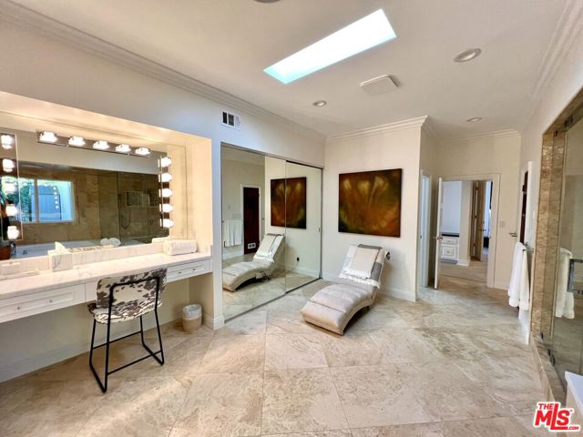 7834 Electra Drive, Los Angeles CA: https://media.crmls.org/mediaz/21ff22f1-ccae-42c9-b5fb-283825e91e2a.jpg