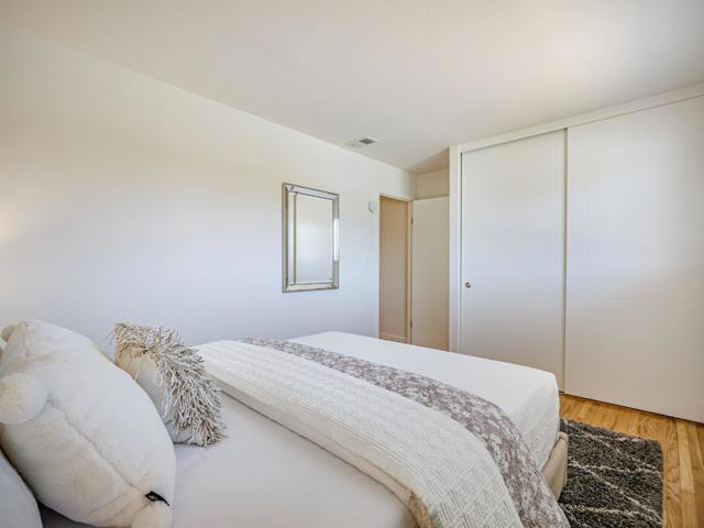 917 Sir Francis Avenue, Capitola CA: https://media.crmls.org/mediaz/21ffbfbb-8e7d-402b-966a-b31ebbef69a0.jpg