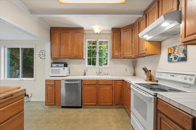 20246 Gist Road, Los Gatos CA: https://media.crmls.org/mediaz/2200028a-a2ee-4ac3-b955-610766c191ae.jpg