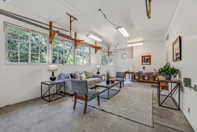 2211 College Avenue, Livermore CA: https://media.crmls.org/mediaz/2200bba5-3dc4-4ef8-b557-9f99c5e5d923.jpg