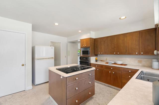 17 Oak Street, Los Altos CA: https://media.crmls.org/mediaz/2200c066-19a9-47d7-8b78-c7af16877225.jpg