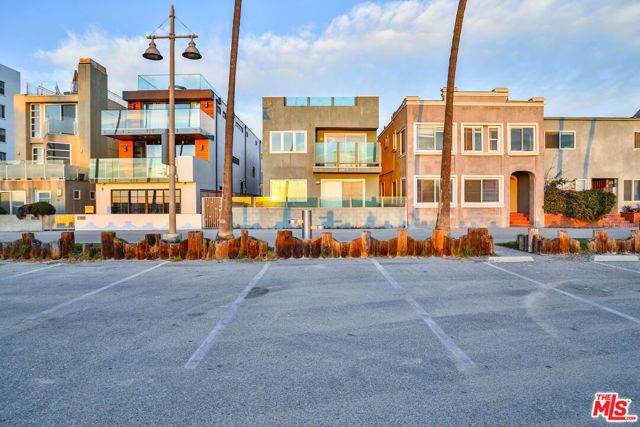 2207 Ocean Front Walk, Venice CA: https://media.crmls.org/mediaz/2200d18e-62d4-4f5f-946e-ad2304a7b7f5.jpg