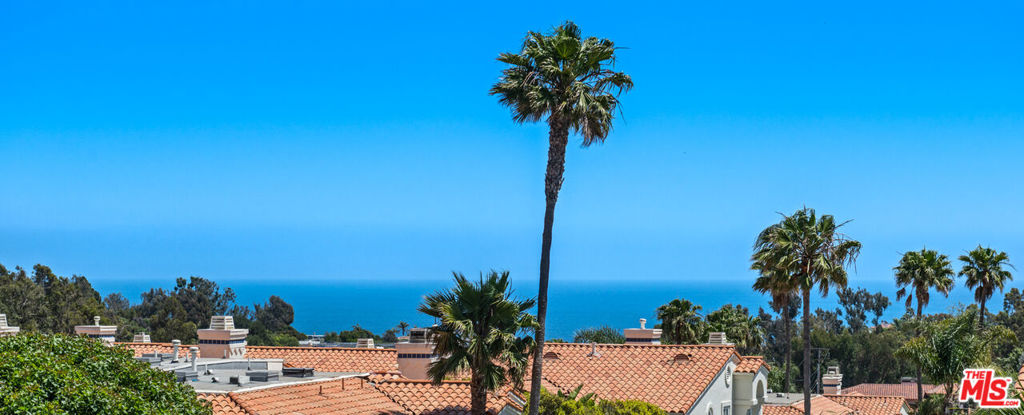 https://media.crmls.org/mediaz/2200e7d9-7005-4234-9e16-c72edd48d49e.jpg?preset=X-Large