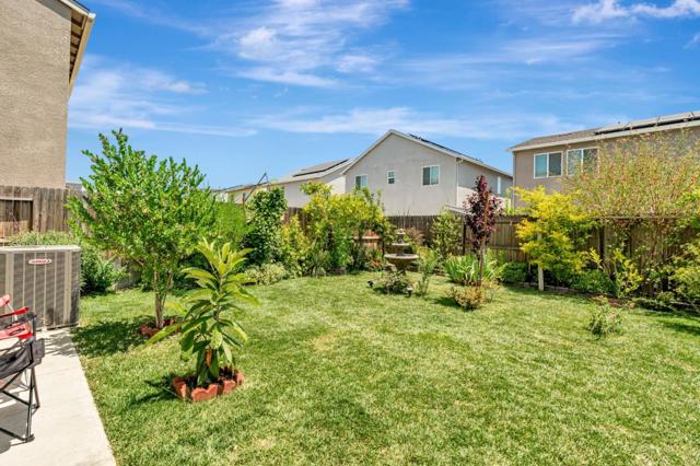 1420 Primitivo Lane, Manteca CA: https://media.crmls.org/mediaz/220188e9-d63d-4867-ae69-61033b421be0.jpg