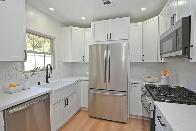 3208 McNutt, Walnut Creek CA: https://media.crmls.org/mediaz/2201aed9-7c13-48b5-b85d-42a1c0f9131d.jpg