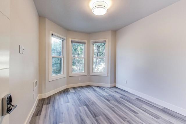 811 Oak Street, San Francisco CA: https://media.crmls.org/mediaz/2201f3f1-b167-44f4-aac6-df9c1e323f08.jpg