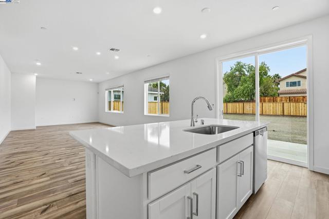 339 Astilbe Street, Discovery Bay CA: https://media.crmls.org/mediaz/220225ed-a9ef-455b-986e-17d9e0316322.jpg