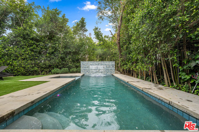 126 N Canyon View Drive, Los Angeles CA: https://media.crmls.org/mediaz/220296c8-5858-4c3e-b264-73467b548d6a.jpg