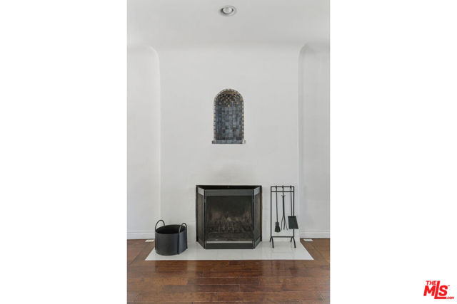 931 Micheltorena Street, Los Angeles CA: https://media.crmls.org/mediaz/22037bd1-3b5e-437e-9f67-91b8ad917747.jpg
