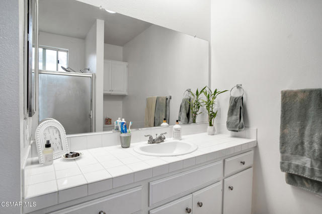 11688 Quailcreek Court, Moorpark CA: https://media.crmls.org/mediaz/2203df20-18e6-45bb-ab47-532eda424ba5.jpg