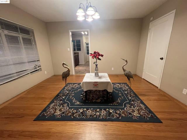 2326 Maywood Ave, Oakland CA: https://media.crmls.org/mediaz/2203e806-d0d1-4aa2-82cc-2c7a400a7b2b.jpg