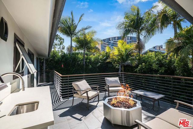 3201 Viola Place, Marina del Rey CA: https://media.crmls.org/mediaz/2204420c-4105-4b51-8707-c6aa8a4e5795.jpg