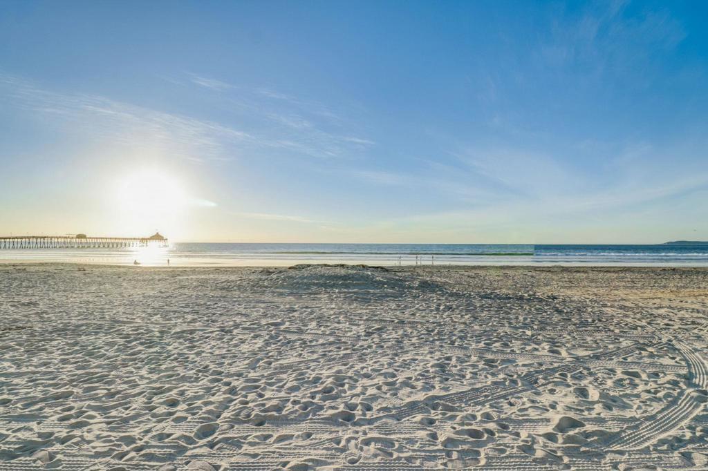 https://media.crmls.org/mediaz/2204f2d2-09be-4189-b172-407bd5f7d2e2.jpg?preset=X-Large