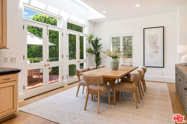 812 N Bedford Drive, Beverly Hills CA: https://media.crmls.org/mediaz/2205bc00-24a6-46f8-8fc3-89292477c445.jpg