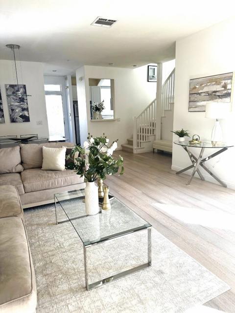 2573 Park Boulevard, Palo Alto CA: https://media.crmls.org/mediaz/2205e8bf-8dc2-47b8-8d6a-f63a2290721b.jpg