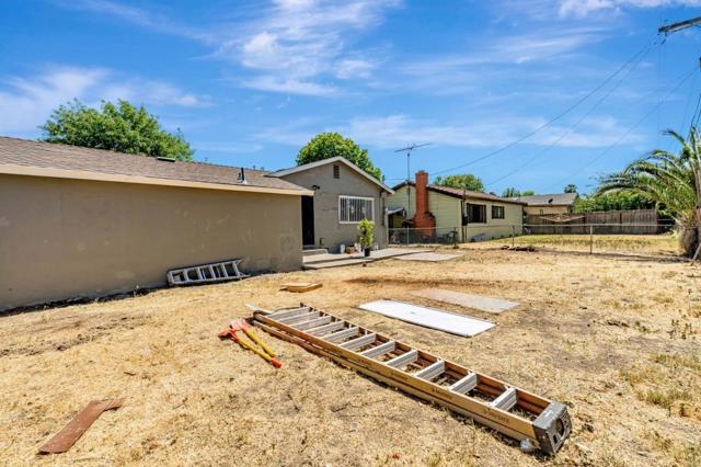 2525 Montclair Street, Stockton CA: https://media.crmls.org/mediaz/22063aa8-4c3b-4489-a9af-3f9e607fba17.jpg