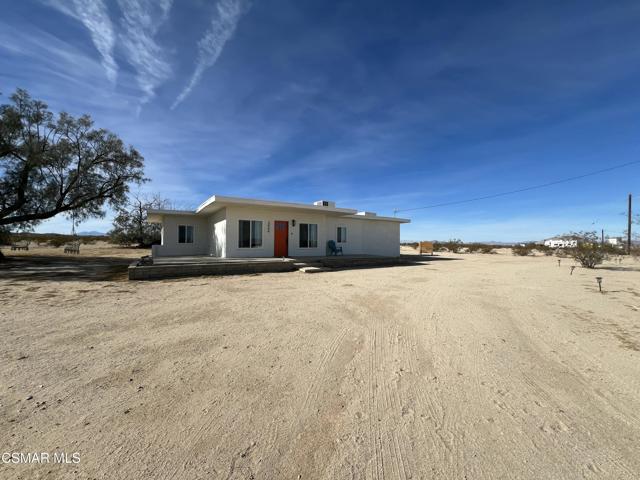 3904 Agua Avenue, 29 Palms CA: https://media.crmls.org/mediaz/2206bb6b-a905-4672-94e8-c204e90ae800.jpg