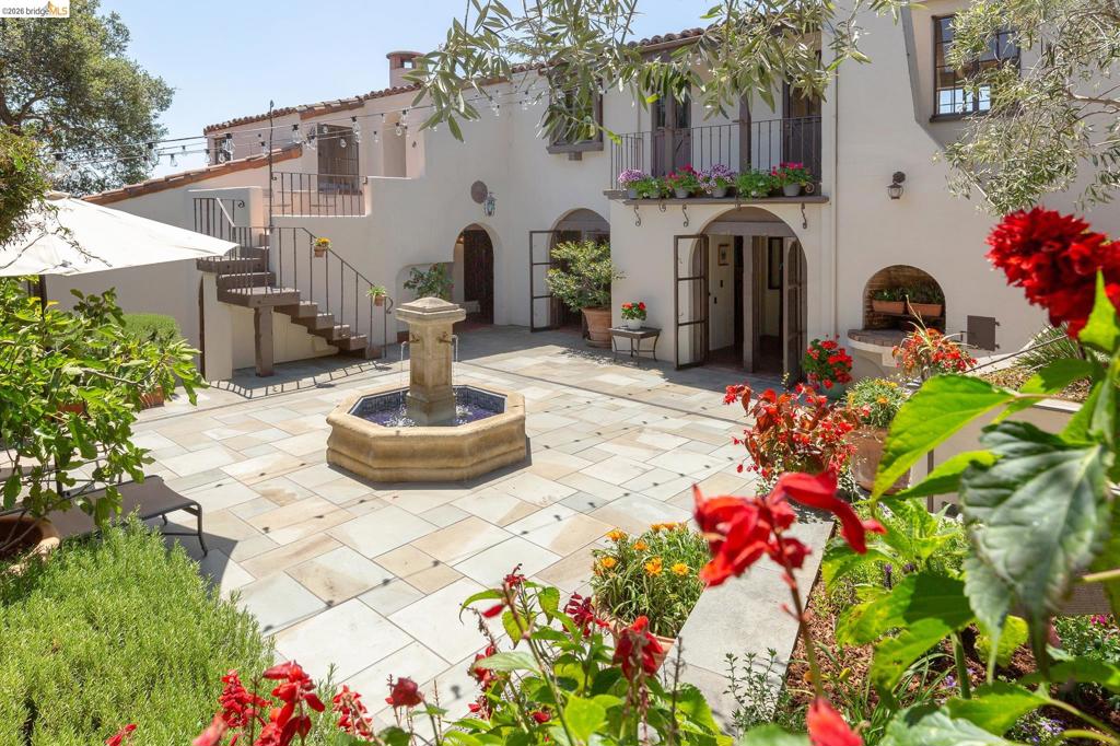 https://media.crmls.org/mediaz/2206ccaf-4b03-49c7-a3db-799105f1cf7c.jpg?preset=X-Large