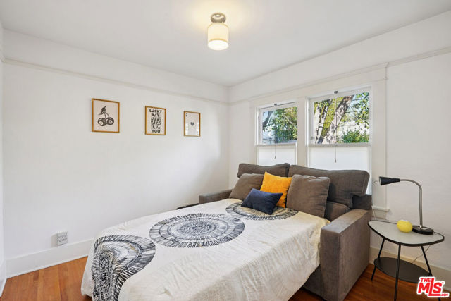 813 Crestmoore Place, Venice CA: https://media.crmls.org/mediaz/2206dee3-b6f3-4748-953a-24e108fabdfd.jpg