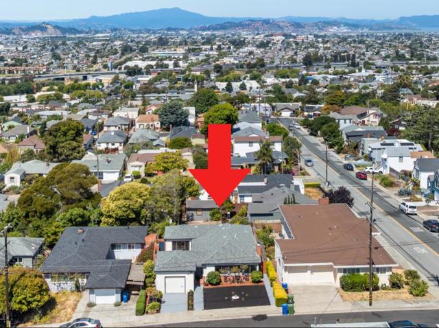 2321 Gloria Street, El Cerrito CA: https://media.crmls.org/mediaz/22071111-24ed-4946-9073-cf2b8a65c22b.jpg