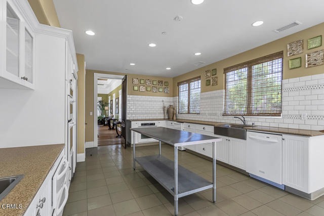 1542 Windshore Way, Oxnard CA: https://media.crmls.org/mediaz/22071953-b39e-41f7-861e-3da4799c41ab.jpg