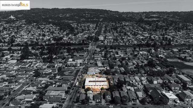 3020 35th Avenue, Oakland CA: https://media.crmls.org/mediaz/22072201-b13f-44aa-8261-389bc53872a8.jpg