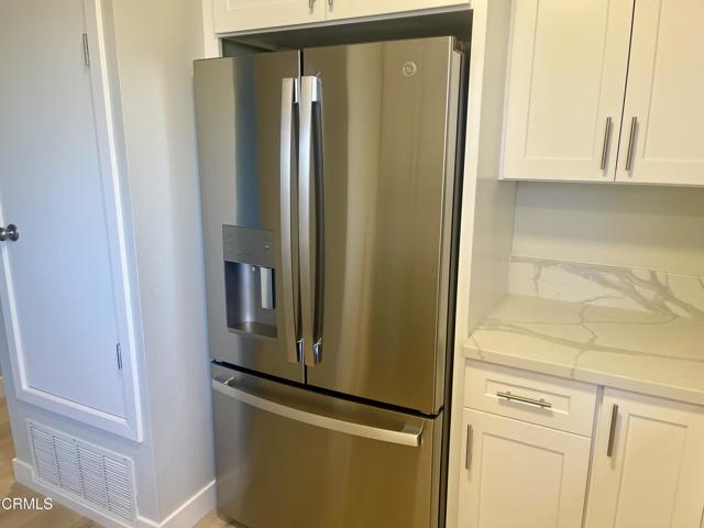 3077 Harbor Boulevard, Ventura CA: https://media.crmls.org/mediaz/22078110-5a38-45b3-bcd6-a51c3646281b.jpg