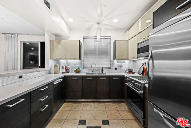1411 N Detroit Street, Los Angeles CA: https://media.crmls.org/mediaz/22079694-e5fb-4941-8778-d3d467defcb5.jpg