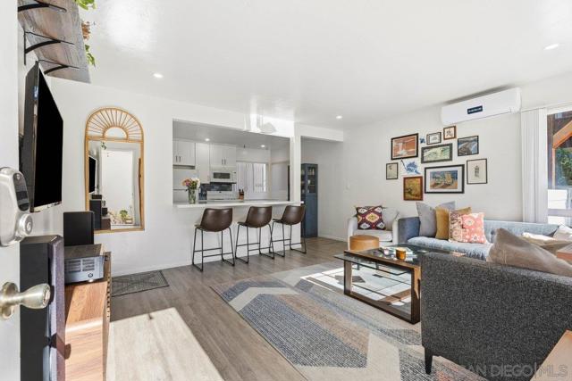 1818 Diamond St, San Diego CA: https://media.crmls.org/mediaz/2207c739-3cea-4552-b20e-02c94d146305.jpg