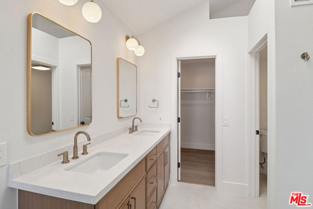 27598 Paseo Sonata, San Juan Capistrano CA: https://media.crmls.org/mediaz/2207c77c-3080-4591-b573-339e265199b7.jpg