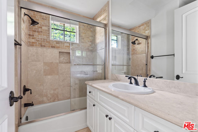 3697 Benedict Canyon Lane, Sherman Oaks CA: https://media.crmls.org/mediaz/2207f9de-9c1f-44f5-9ffb-4cd6eb17c858.jpg
