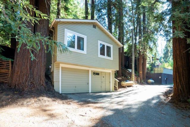 14780 Highway 9, Boulder Creek CA: https://media.crmls.org/mediaz/2208304f-3879-4ba4-9265-4aa38f7d67e4.jpg