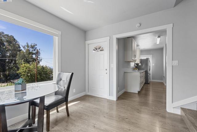 25910 Westview Way, Hayward CA: https://media.crmls.org/mediaz/22086b2b-2fbf-46a6-a8e8-e13cb04cc9f8.jpg
