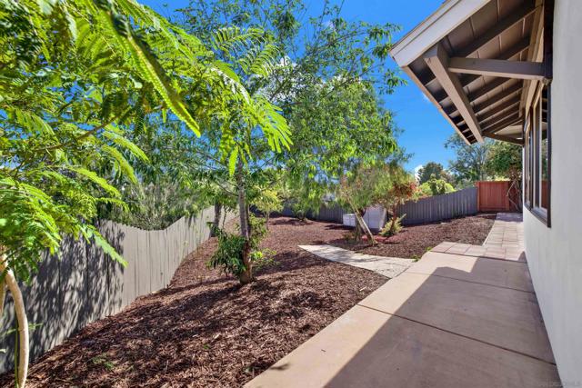 5403 Via Carancho, San Diego CA: https://media.crmls.org/mediaz/22087a0f-6e43-4917-ae62-594e16cb6e28.jpg