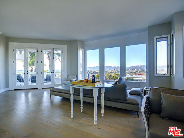 7800 Veragua Drive, Playa del Rey CA: https://media.crmls.org/mediaz/22087ef2-1ee6-40fa-9a92-822401da0c2b.jpg