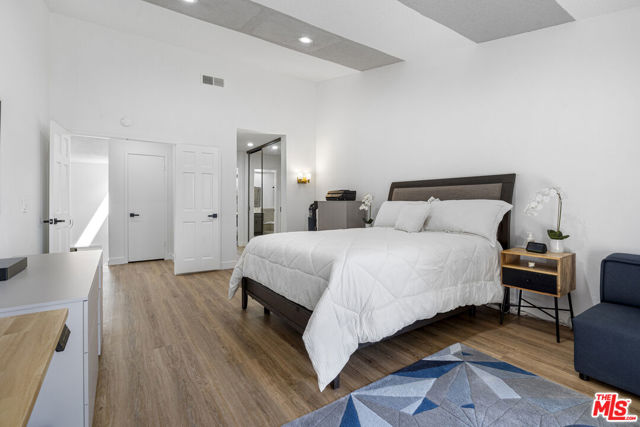 532 Riviera Court, Fullerton CA: https://media.crmls.org/mediaz/2208a3a3-d9c8-4ec8-9ada-dadf44b96703.jpg