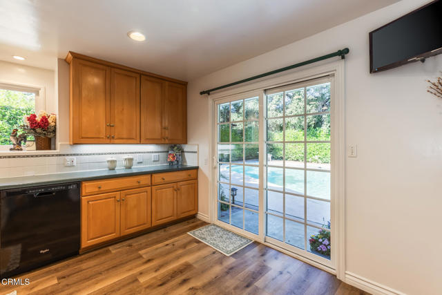 4308 Hayman Avenue, La Canada Flintridge CA: https://media.crmls.org/mediaz/2208a8b5-ef53-43af-a79e-90bd197330d4.jpg