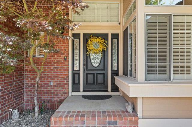 120 Tierra Del Sol, Hollister CA: https://media.crmls.org/mediaz/2208e1d9-7f8a-40b3-ad43-9f93e1019085.jpg