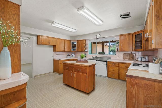 Image 12 of 53 For 2652 Mountain View Dr