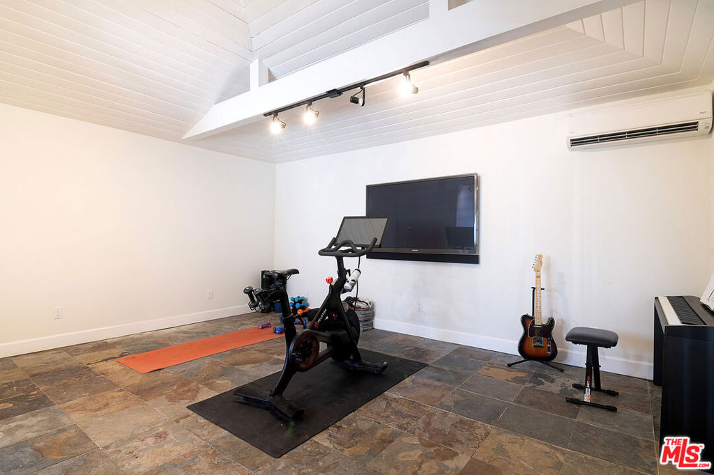 MLS #25596573 image #17