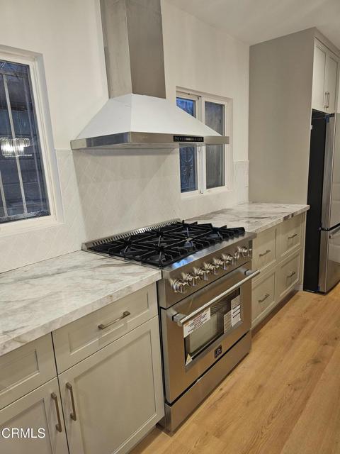 Detail Gallery Image 8 of 20 For 9682 Hillhaven Ave, Tujunga,  CA 91042 - 3 Beds | 3 Baths