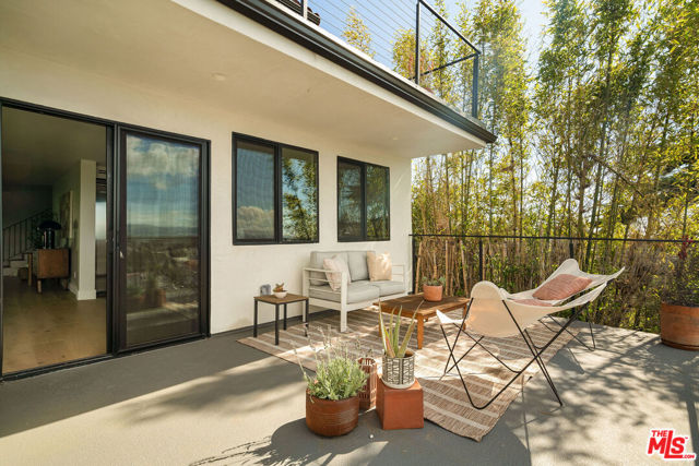 1615 Sargent Place, Los Angeles CA: https://media.crmls.org/mediaz/2209a7e4-c9c5-4003-abe8-71106d1e959c.jpg