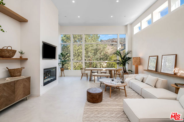 2407 San Marco Drive, Los Angeles CA: https://media.crmls.org/mediaz/2209ba30-3c28-4b99-a96c-dcc9649a46c5.jpg