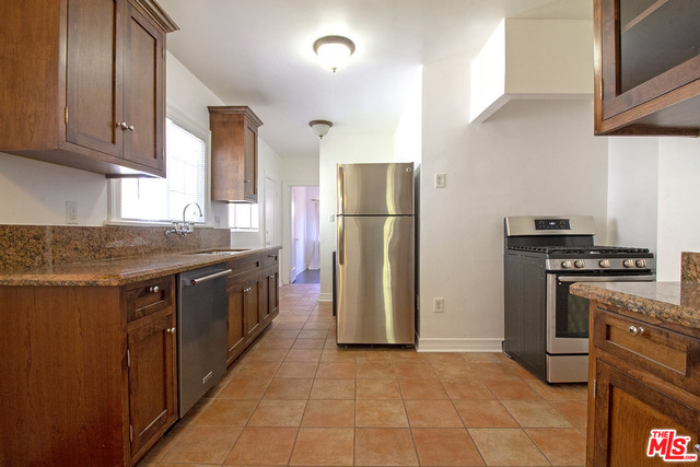 3403 Glenhurst Avenue, Los Angeles CA: https://media.crmls.org/mediaz/2209f2b2-7847-41e4-8ed0-0baa7c41ac41.jpg