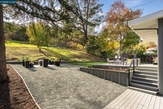 3337 S Lucille Ln, Lafayette CA: https://media.crmls.org/mediaz/220a1e15-d10f-4434-88c1-223dc8bab4a1.jpg