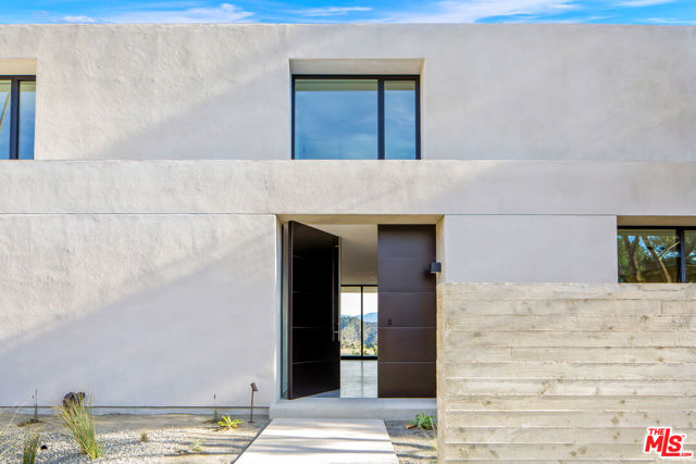 1448 STRADELLA Road, Los Angeles CA: https://media.crmls.org/mediaz/220b1d36-a802-4ef5-a3ab-e289f3636fe1.jpg