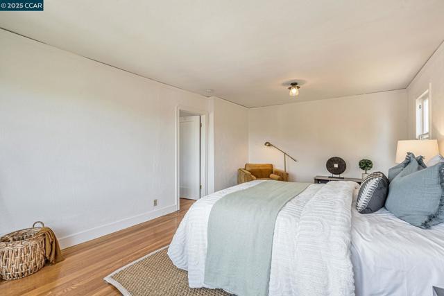 840 E 28th St., Oakland CA: https://media.crmls.org/mediaz/220b3f2b-8741-4e20-81c0-3719eaad2c64.jpg